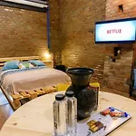 Studio V - Industrial & Original - Old Town Apartamento
