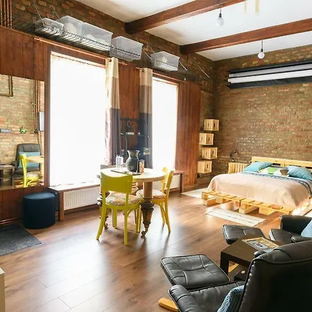 Studio V - Industrial & Original - Old Town Apartment Cluj-Napoca