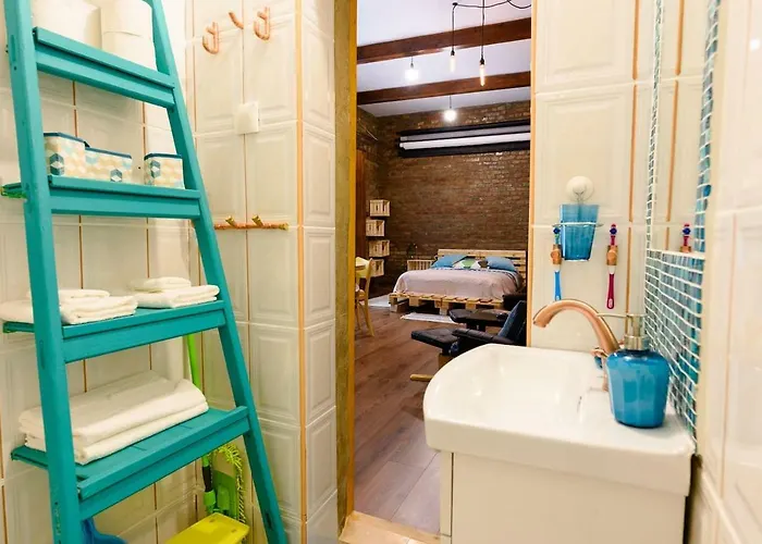 Studio V - Industrial & Original - Old Town *