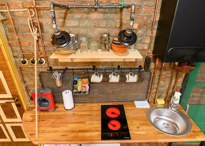 Studio V - Industrial & Original - Old Town Apartment *