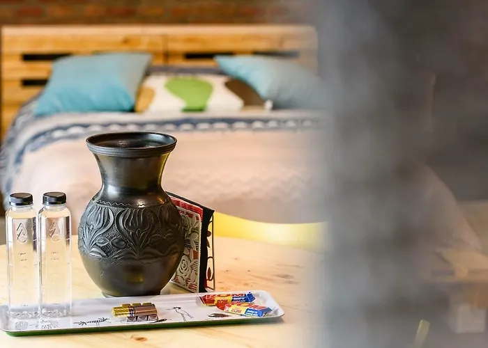 Studio V - Industrial & Original - Old Town Apartment *